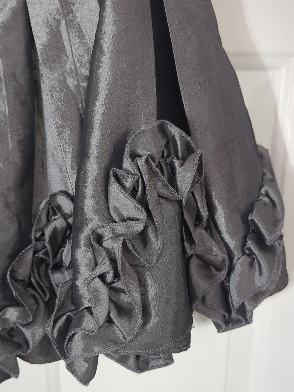 Vintage XXI Forever 21 Y2K Gunmetal Pewter Ruffle Mini Skirt Small - Picture 3 of 8